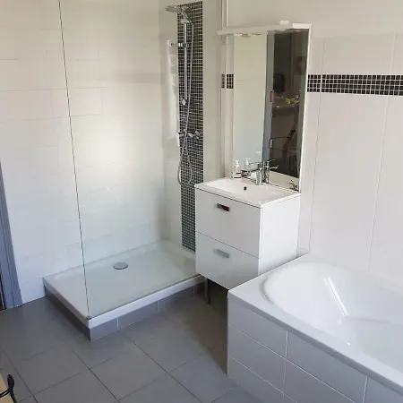 Alojamento de Acomodação e Pequeno-almoço Maison D'hotes Les Polyanthas 2*