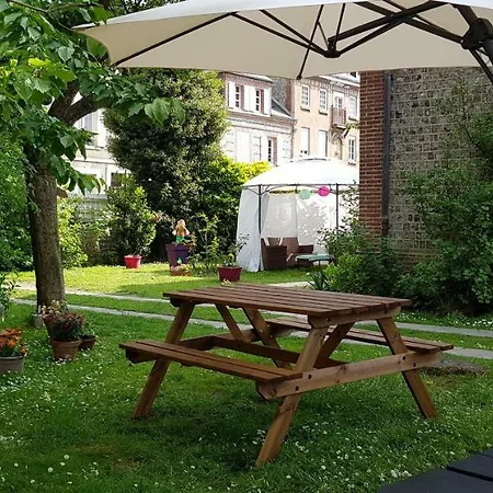 Alojamento de Acomodação e Pequeno-almoço Maison D'hotes Les Polyanthas 2*