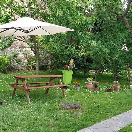 Maison D'hotes Les Polyanthas Couette-café